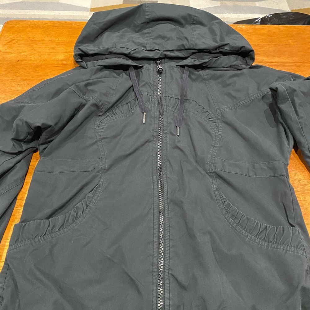 LULULEMON RUNNING JACKET